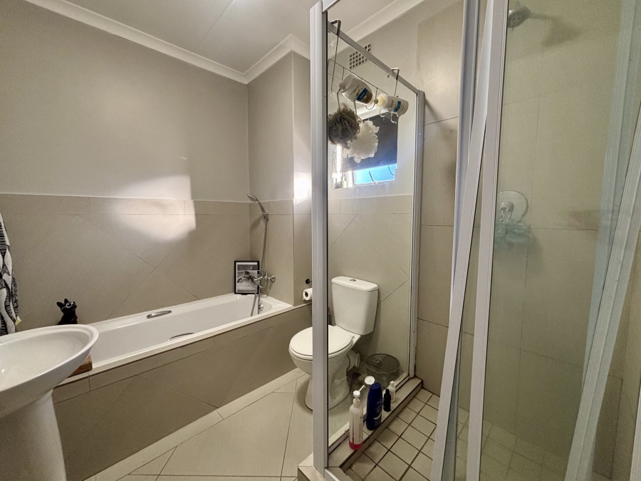 To Let 2 Bedroom Property for Rent in Buh Rein Estate Western Cape
